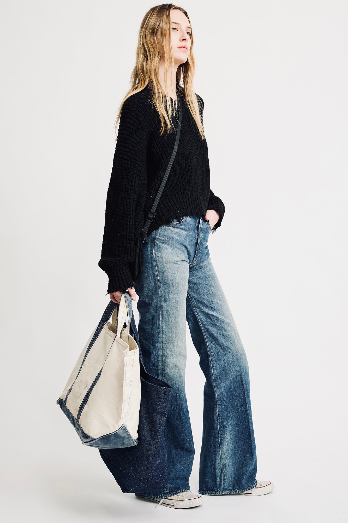 Cropped V Neck Sweater - Black