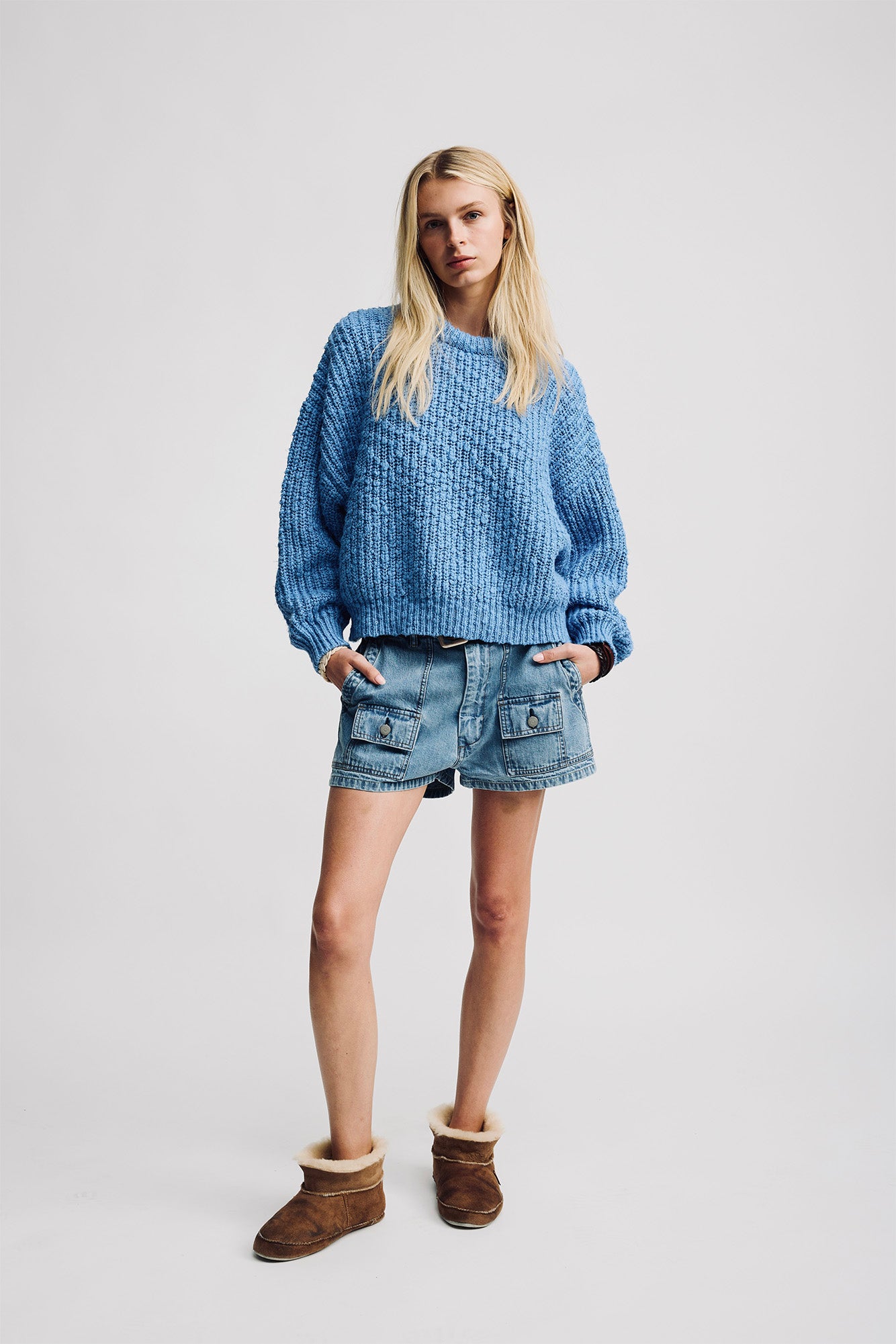 Oversize-Kurzpullover mit gepolstertem Kragen - Blau
